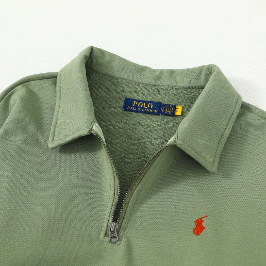 P260 #R99 Ralph Lauren pony logo eight-color half-zip lapel sweatshirt. Wear three times in one suit, easy to switch styles: Fully stand-up collar mode: crisp lapel three-dimensional windproof, taking into account warmth and cool lines, full of coolness ▫️Half-open lazy mode: slightly exposed collarbone, relaxed and comfortable | Pair with a shirt or high collar to show the intellectual atmosphere ▫️Full-open V-neck mode: Visually extends the neck-shoulder ratio | Stacking is more layered, hiding the flesh and making it look slimmer, making it easy to wear with a sense of luxury. Genderless design, shared wardrobe concept: White is gentle and elegant | Black is cool and slimming | Both colors can be used to create a couple CP look. 8 colors are available in the full line | From classic to soft | Meet all daily and occasion dressing needs Quality is reflected in the details: Micro-label logo embroidery | Loose but not procrastinating tailoring | High-grade fabrics ensure a comfortable fit. Easily manage various scenarios such as workplace commuting, weekend leisure, and date travel, effortless chic is the definition of effortless chic.  Color: Black White Navy Mint Green Khaki Pink Yellow Army Green Size: S M L